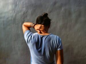 Methode zur Beseitigung von Schweißgeruch in Kleidung ohne Waschmaschine